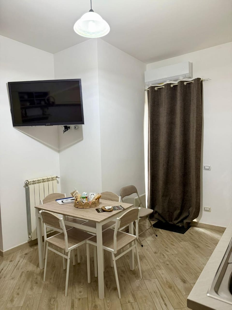 Communal lounge/ TV room, TV and multimedia, air conditioner