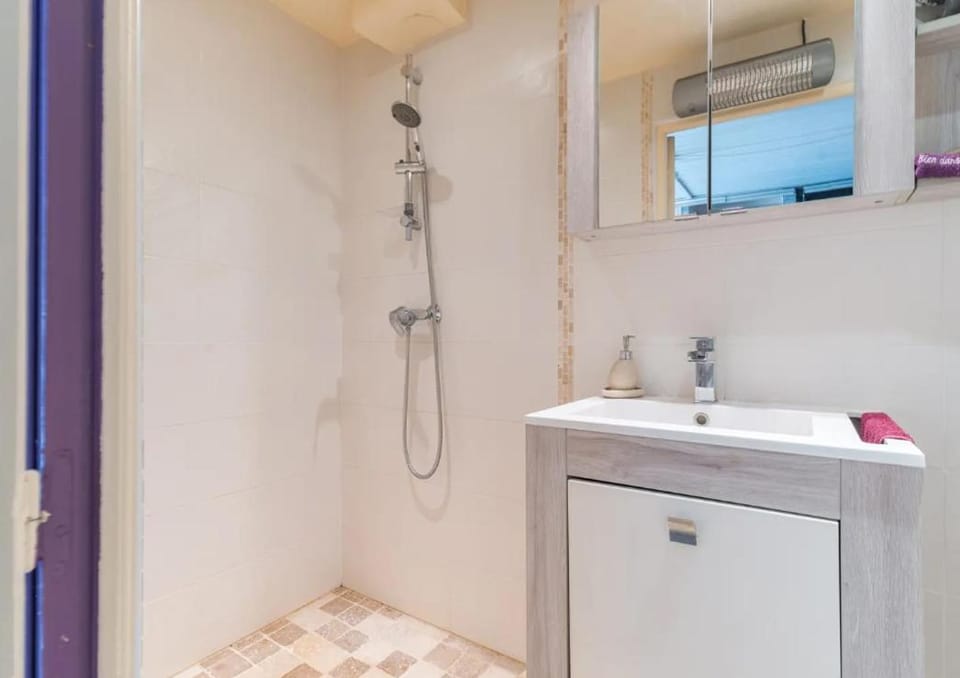 Shower, Bathroom