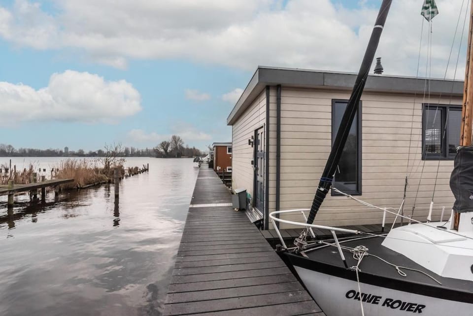 Spacious 120m2 Water Villa With Sauna Near Amsterdam House in South Holland (province)