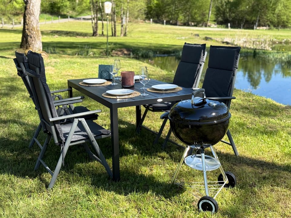 Natural landscape, Garden, Dining area, Garden view, Lake view