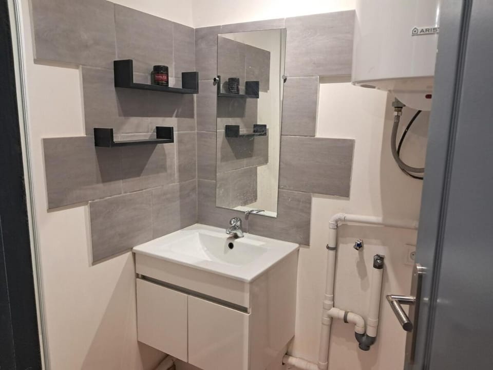 BudgetBnb 53, opera studio Apartment in Toulon