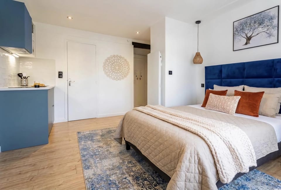 Bed, Kitchen or kitchenette, Photo of the whole room, Bedroom