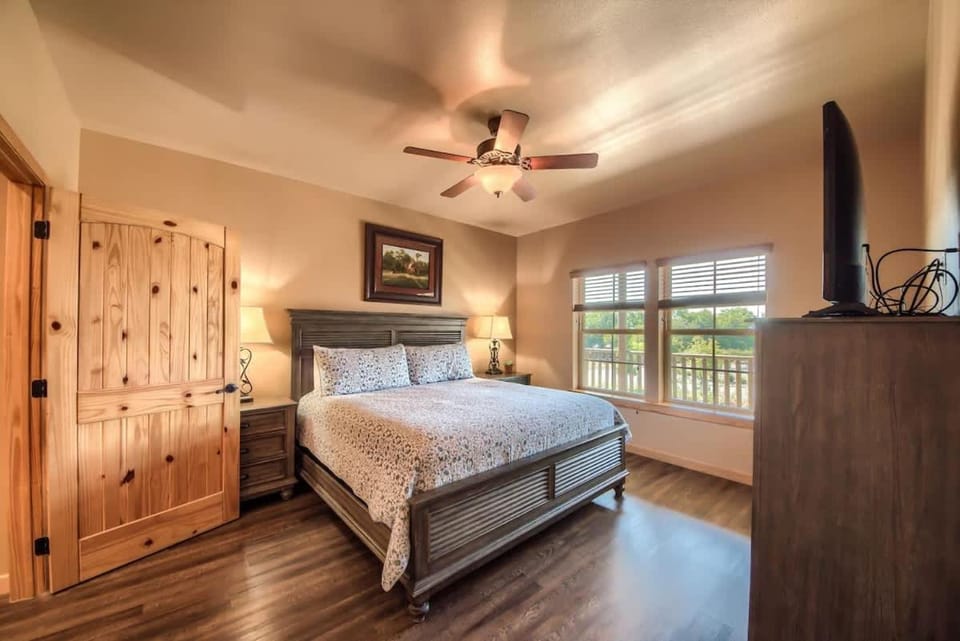 OMA13A14 Gruene Bungalow at Old Mills Resort House in New Braunfels