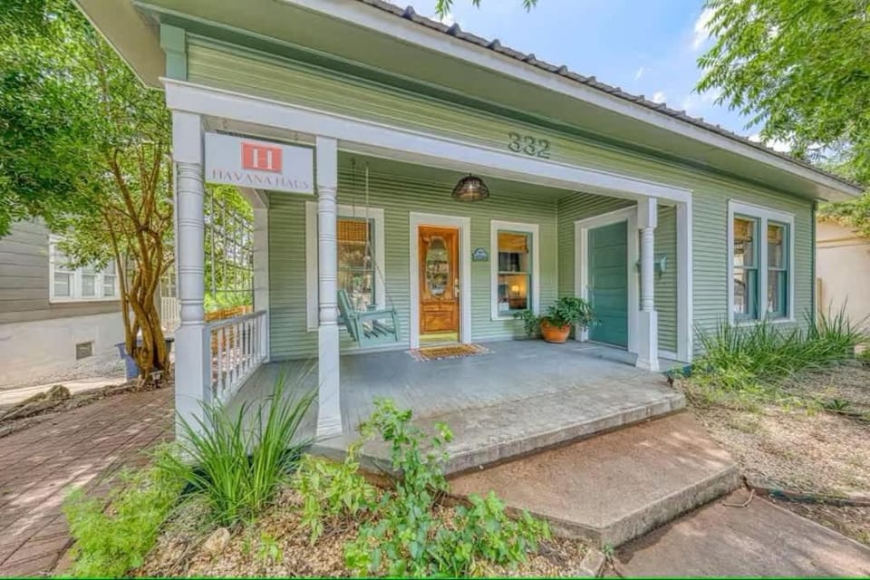 DT 332 Havana Haus House in New Braunfels