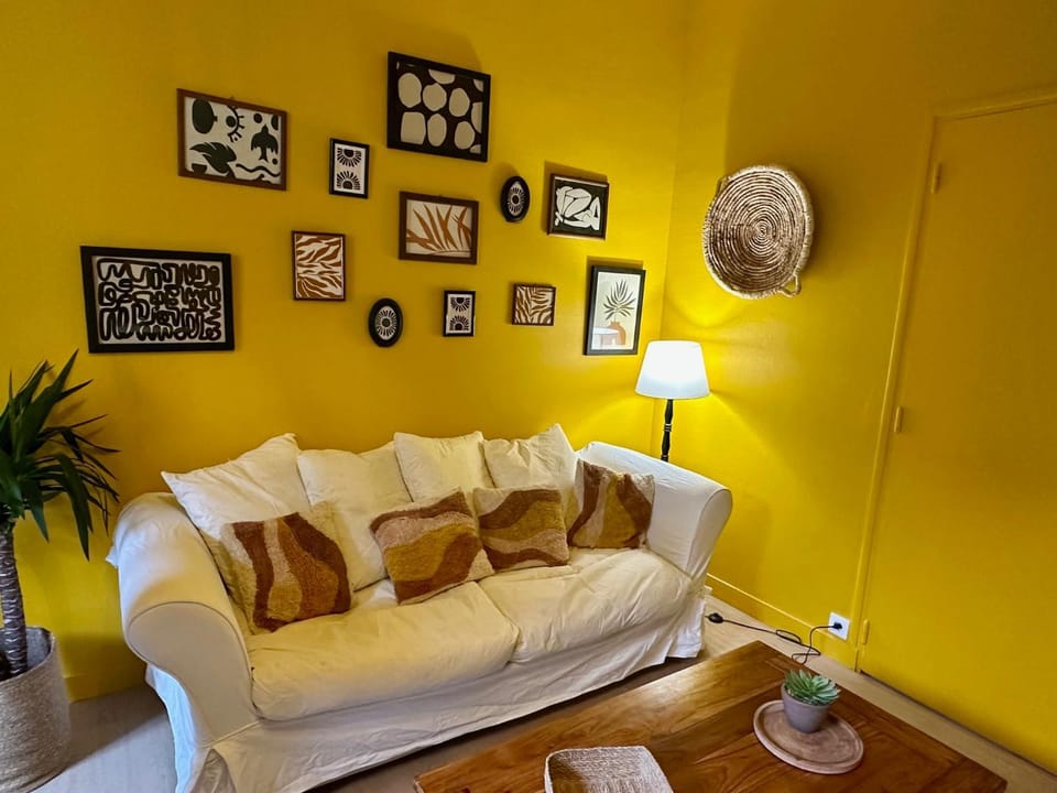 Living room, Decorative detail, Seating area