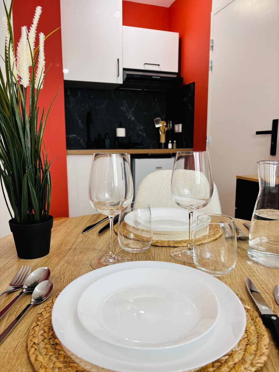 Kitchen or kitchenette, Dining area