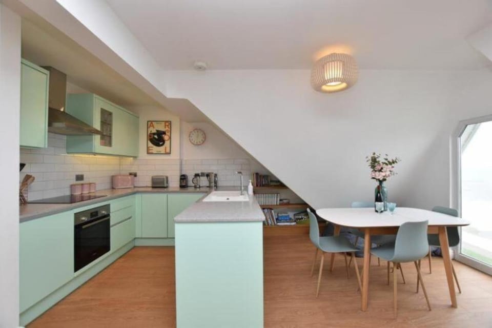 Sea view, dishwasher, microwave, oven, stove, toaster, kitchen