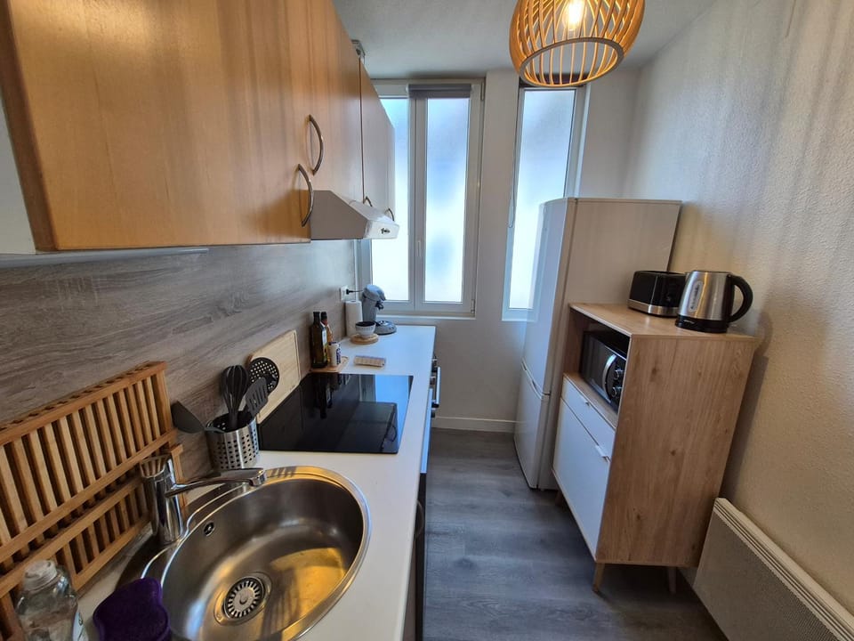 Coffee/tea facilities, microwave, kitchen
