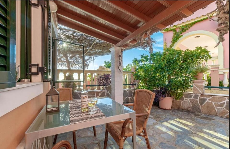 Patio, Day, Garden, View (from property/room), Balcony/Terrace, Seating area, Dining area, Garden view
