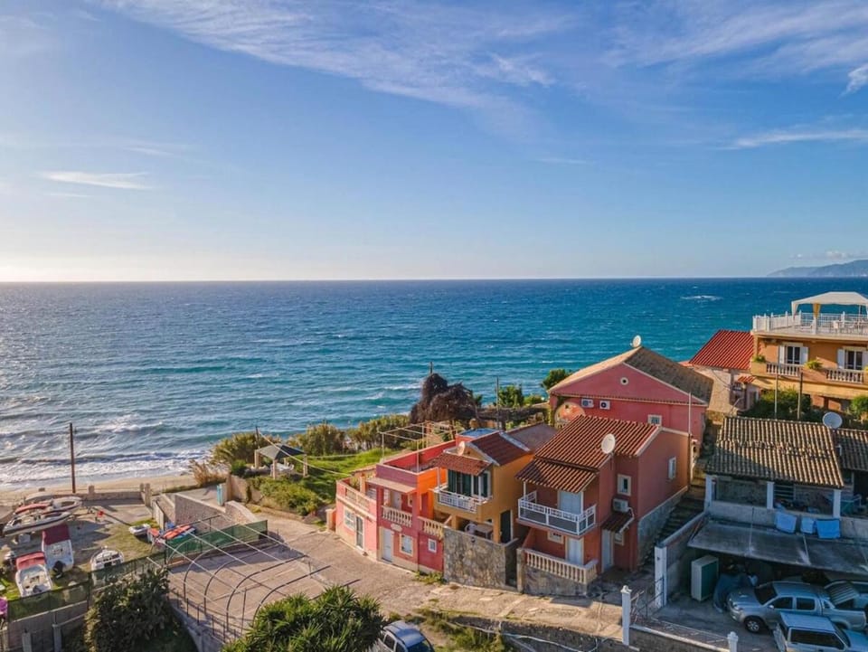 Property building, Nearby landmark, Day, Neighbourhood, Natural landscape, Bird's eye view, Beach, Sea view, Street view, Location, Parking