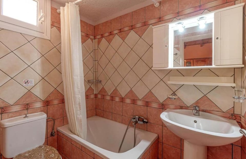 Shower, Toilet, Bathroom, Bath, towels