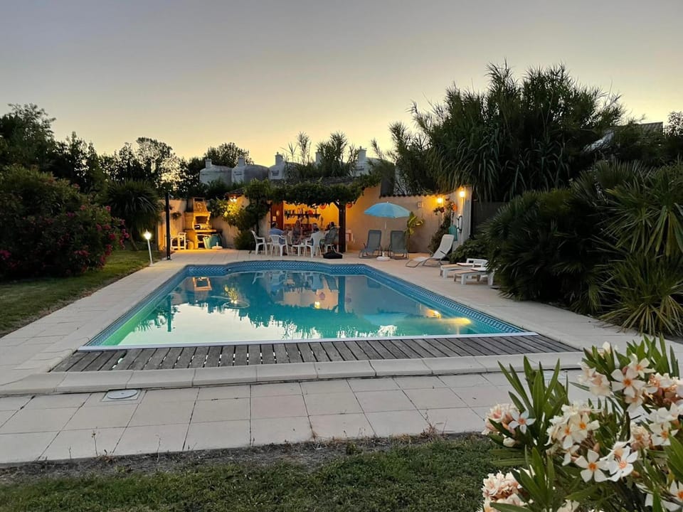 Les Roses Tremieres House in Nouvelle-Aquitaine