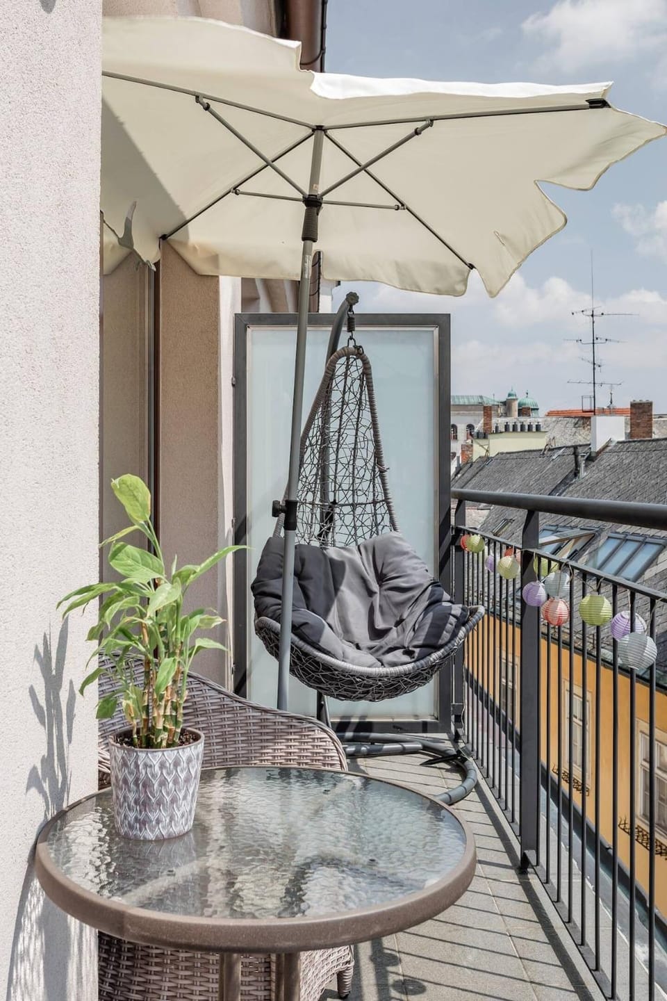 City Centre, Balcony, AC & Lift Apartment in Bratislava