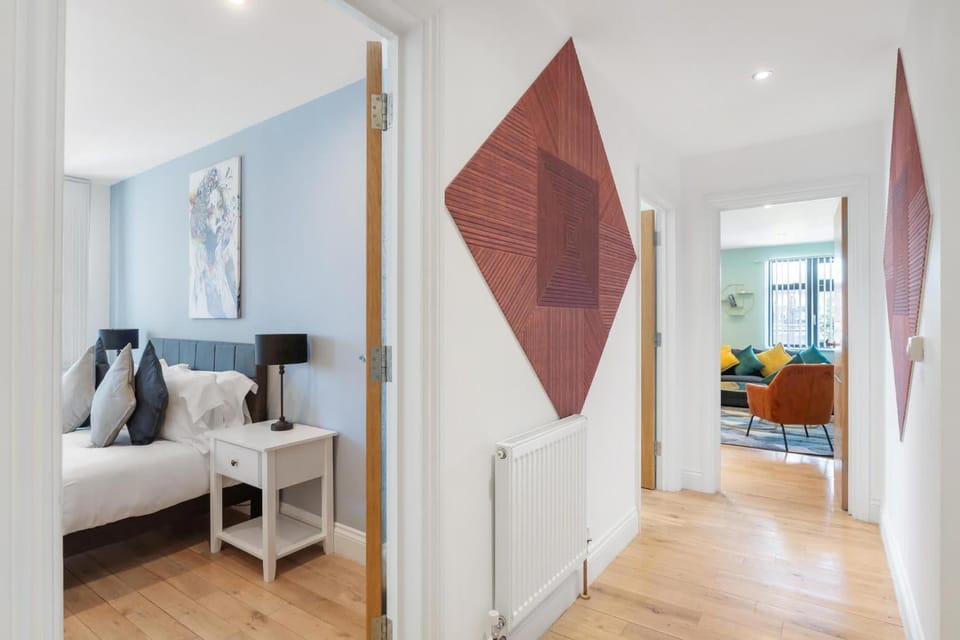 Photo of the whole room, Decorative detail, heating