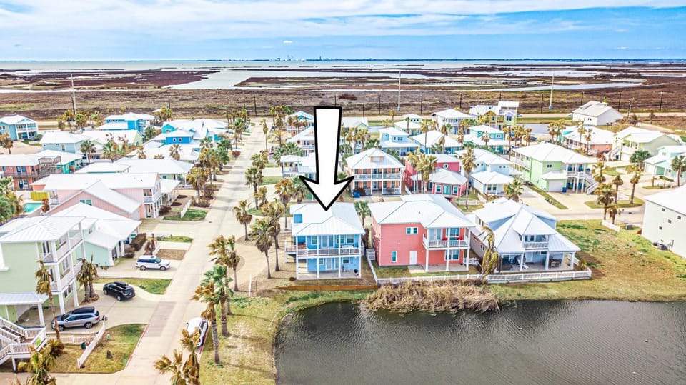Villa Laguna - Pet Friendly Beach Gear Credit Included House in Port Aransas
