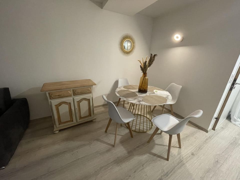 Spacieux studio - Vieil Antibes Apartment in Antibes
