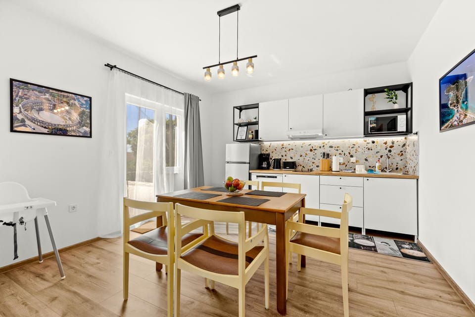 Kitchen or kitchenette, kitchen, kitchen