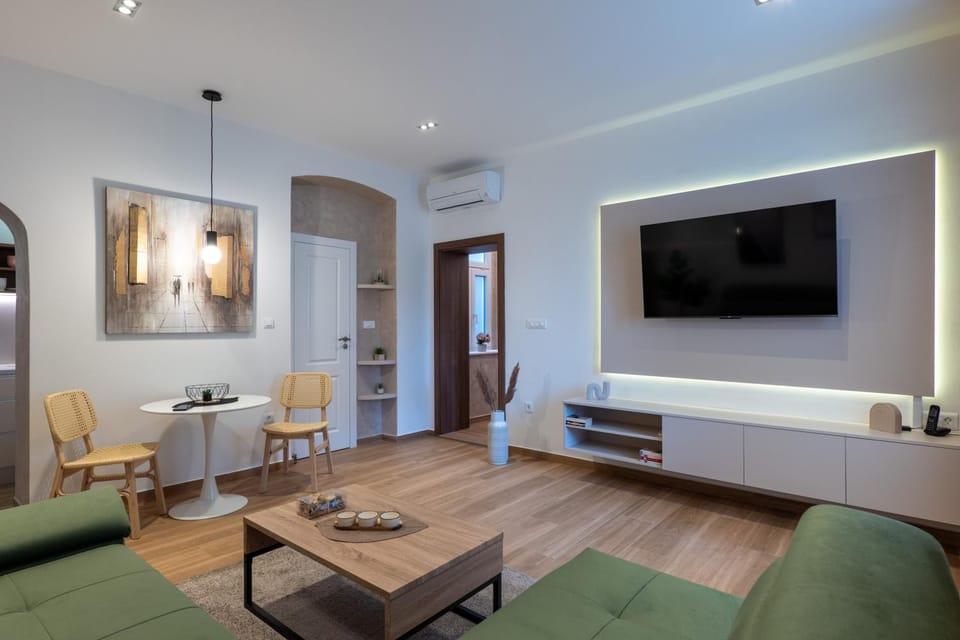 TV and multimedia, Living room, Seating area