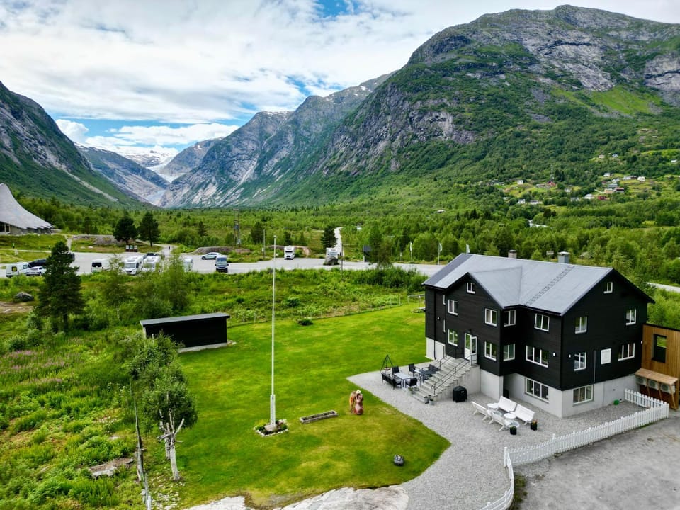 Property building, Nearby landmark, Day, Neighbourhood, Natural landscape, Bird's eye view, Garden, View (from property/room), Garden view, Garden view, Landmark view, Landmark view, Mountain view, Mountain view, Parking