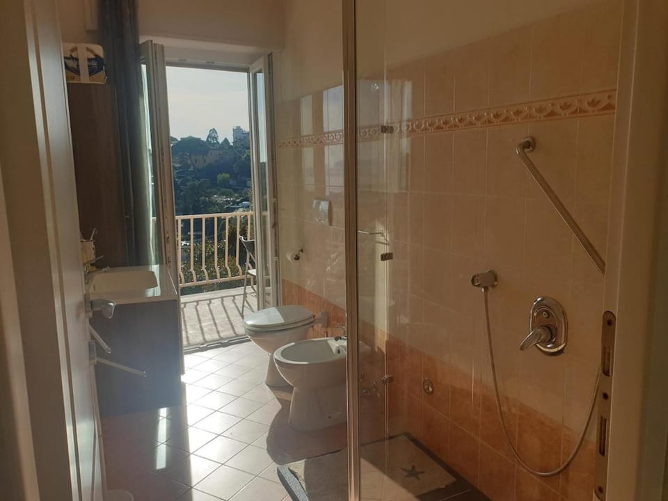 Red Carpet vista mare wifi parcheggio Apartment in Rapallo