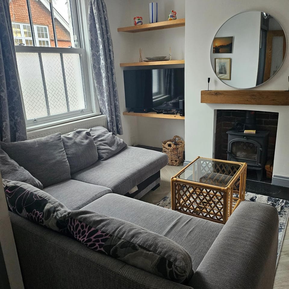 House in central winchester House in Winchester