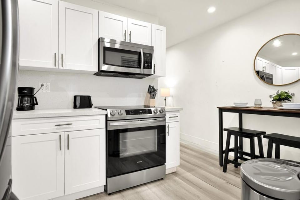 Kitchen or kitchenette, Dining area, oven, stove, toaster
