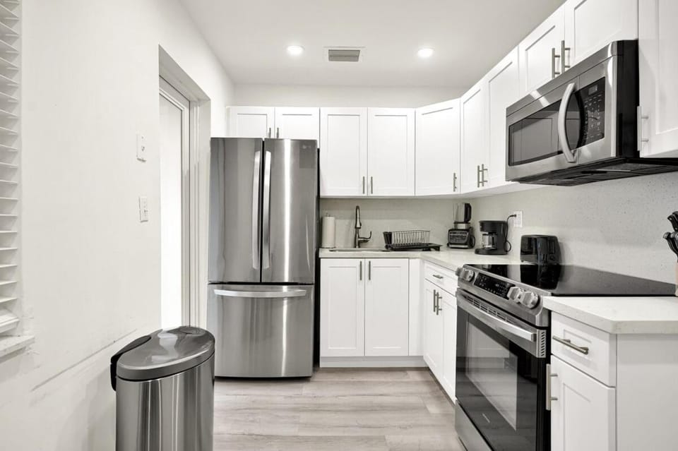 Kitchen or kitchenette, oven, stove