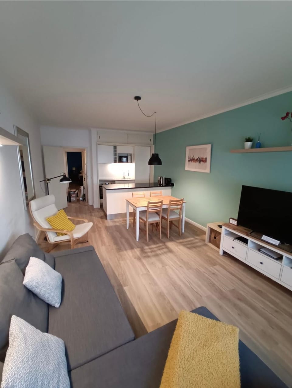 TV and multimedia, Living room, Dining area