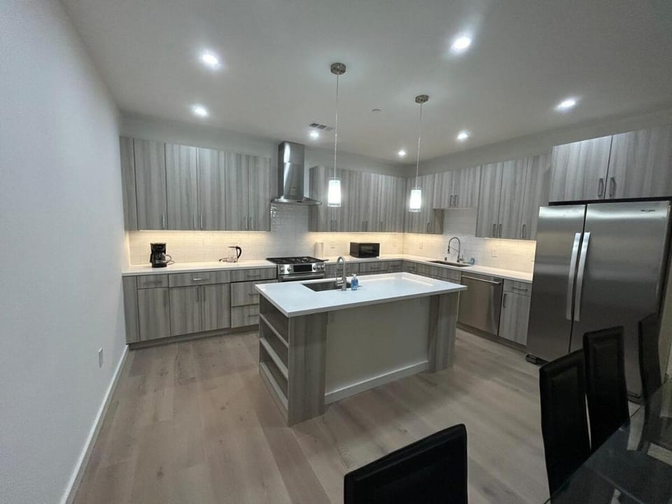 Kitchen or kitchenette, dishwasher, oven, pet friendly, stove