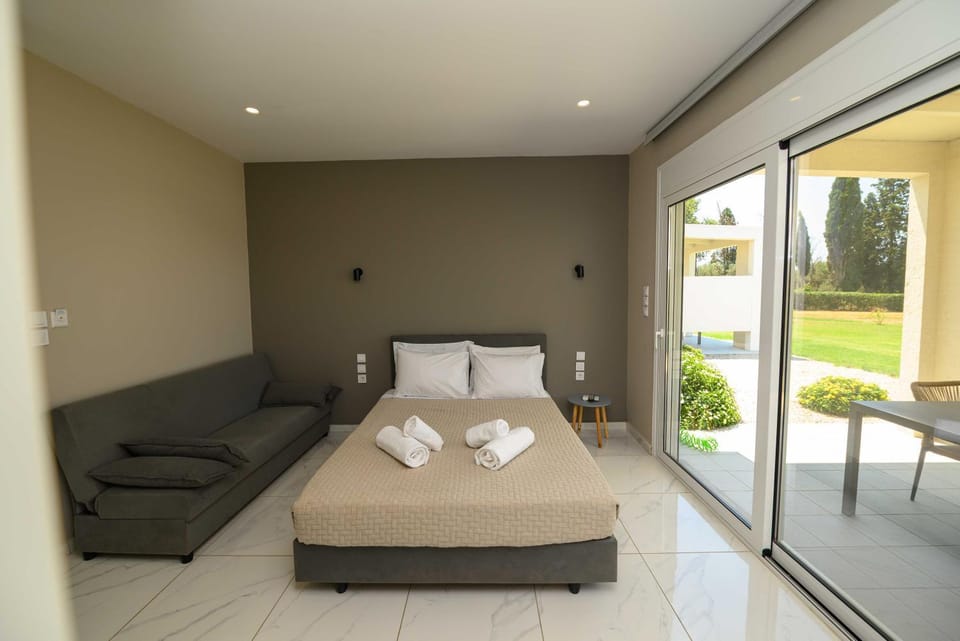 Patio, Bed, Living room, Photo of the whole room, Seating area, Bedroom, towels