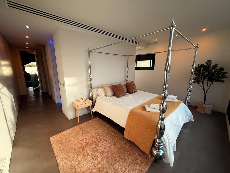 Villa Luz, lujoso y exclusivo alojamiento con piscina privada y cerca de la playa Villa in Retamar