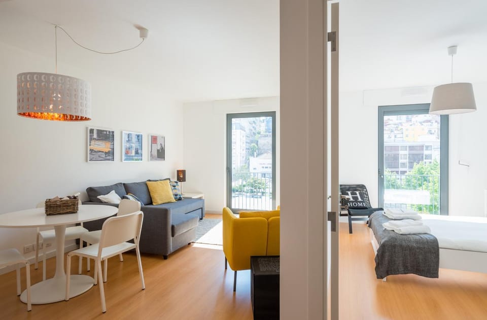 Day, Photo of the whole room