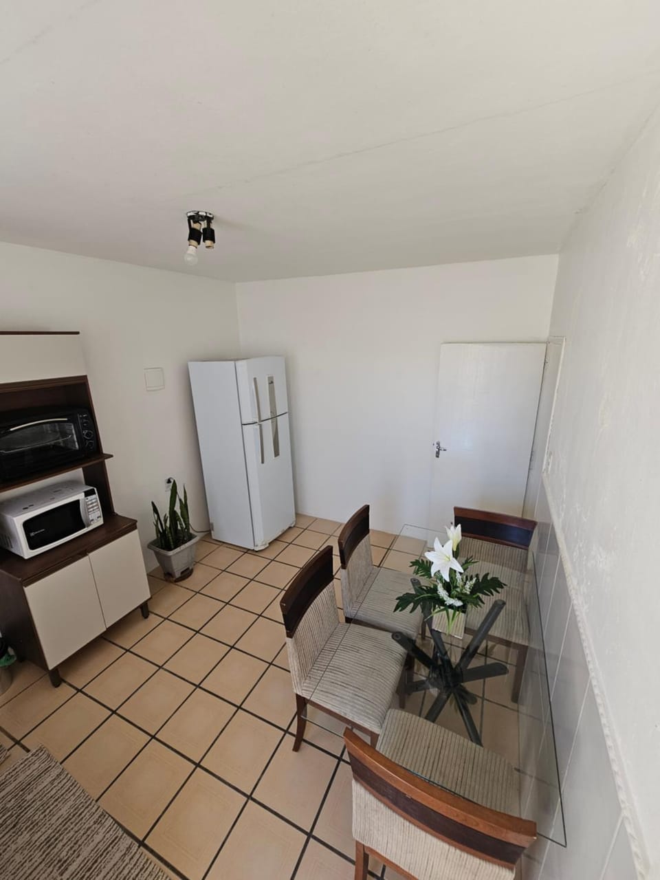 Kitchen or kitchenette, Dining area, oven