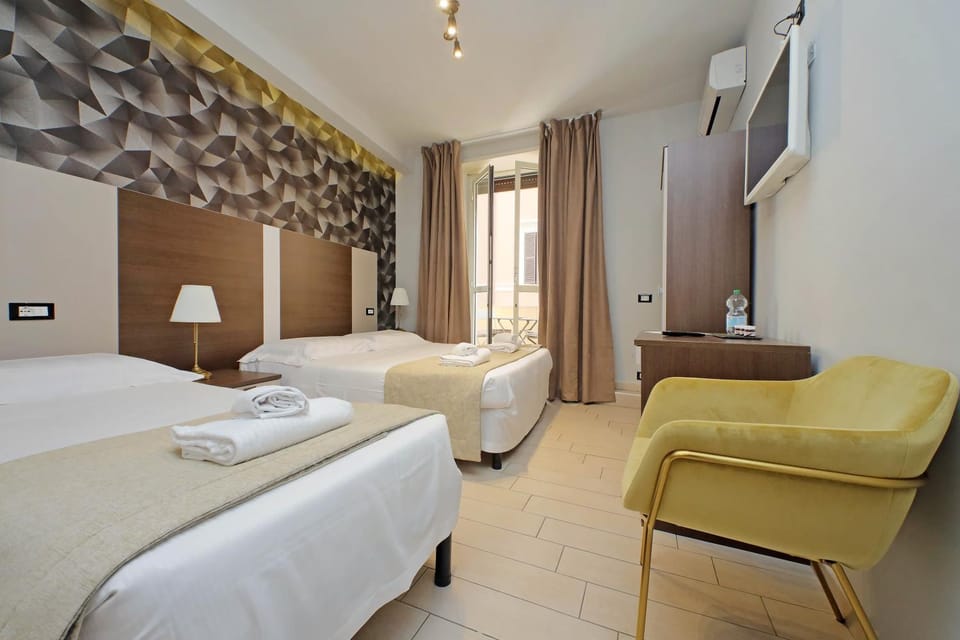 Bed, TV and multimedia, Photo of the whole room, Bedroom, towels