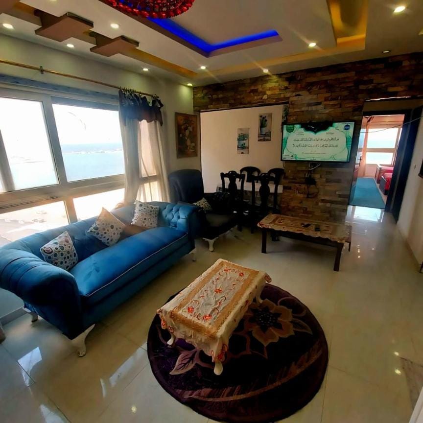 شقه ثلاث غرف نوم و 2 حمام كلها علي البحر Apartment in Alexandria