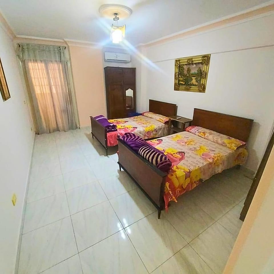 شقه علي البحر مباشر غرفتين نوم و 2 الدور السادس حمام Apartment in Alexandria