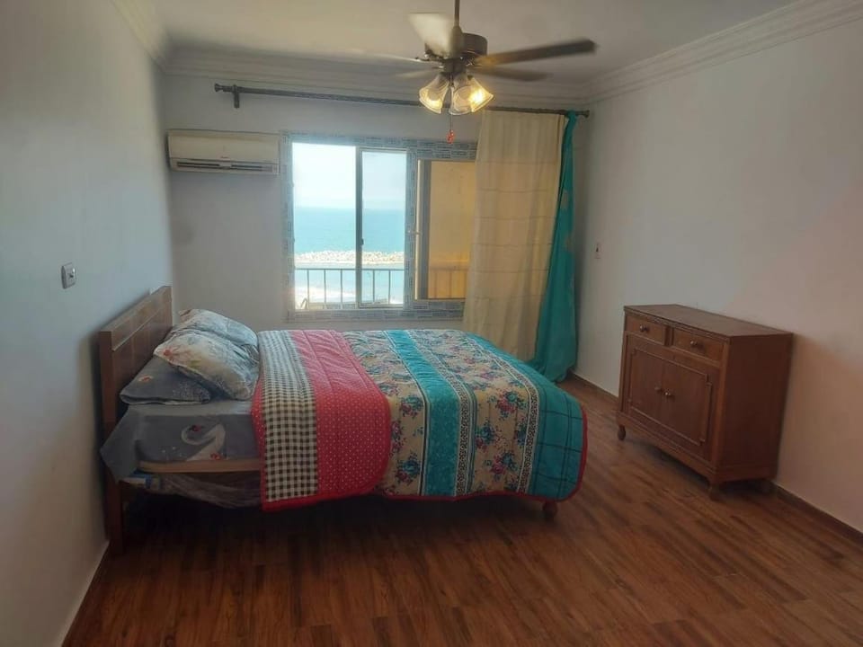 شقه كلها علي البحر غرفتين نوم و 2 حمام الدور التاسع Apartment in Alexandria