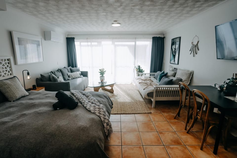 Living room, Photo of the whole room, Seating area, Bedroom