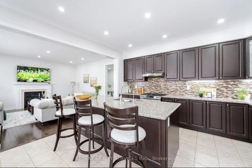 Beautiful 4 bed 3 master bedrooms-pvt washrooms Apartment in Halton Hills