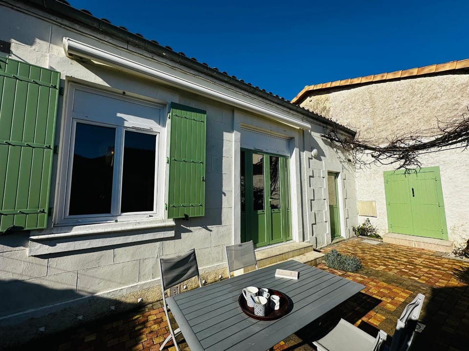Charmante maisonnette à Fouras, 200m de la plage, idéale pour 4 personnes - FR-1-709-86 House in Fouras