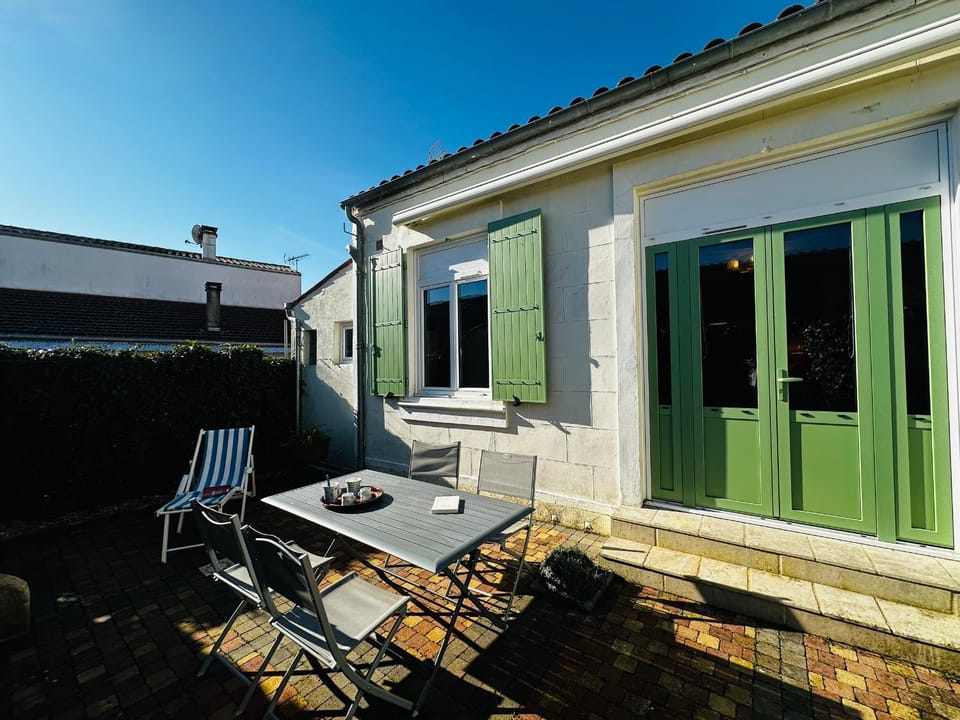 Charmante maisonnette à Fouras, 200m de la plage, idéale pour 4 personnes - FR-1-709-86 House in Fouras