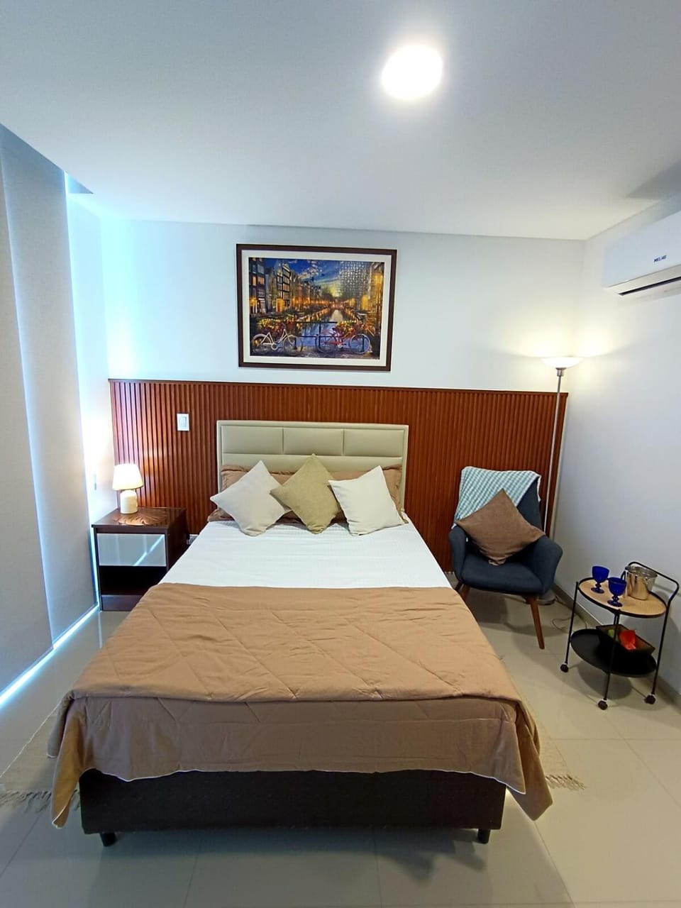 Bed, Photo of the whole room, Bedroom