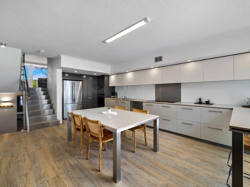 Dining area, kitchen