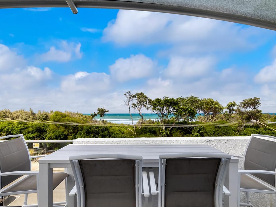 View (from property/room), Balcony/Terrace, Seating area, Sea view