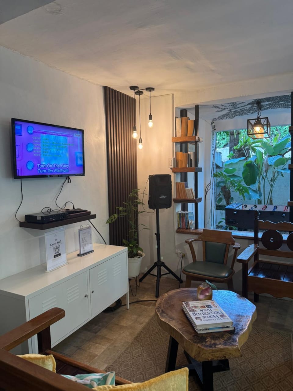 Communal lounge/ TV room