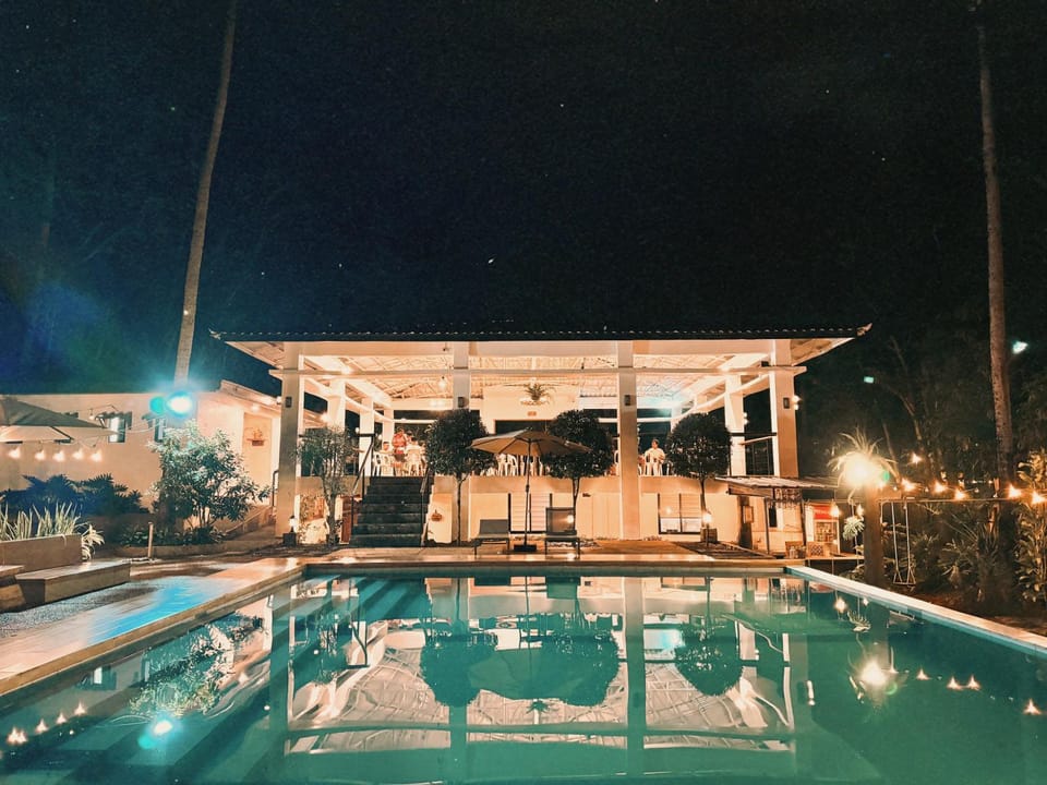 Night, Pool view