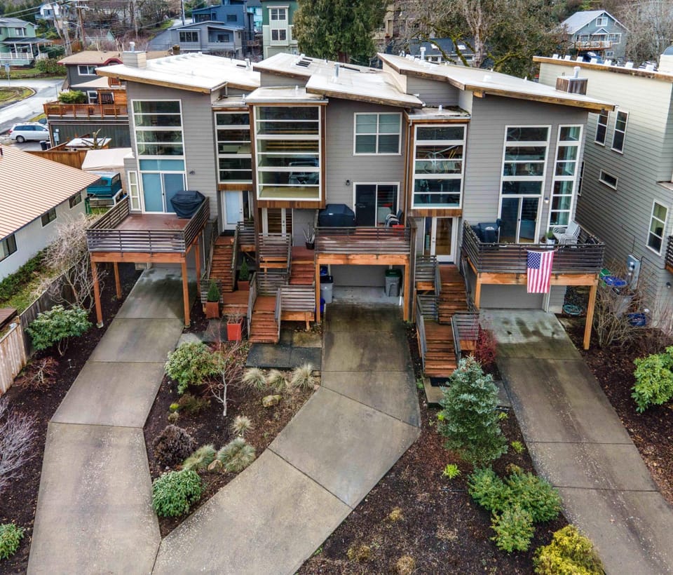 Urban Loft 30 day minimum House in Hood River