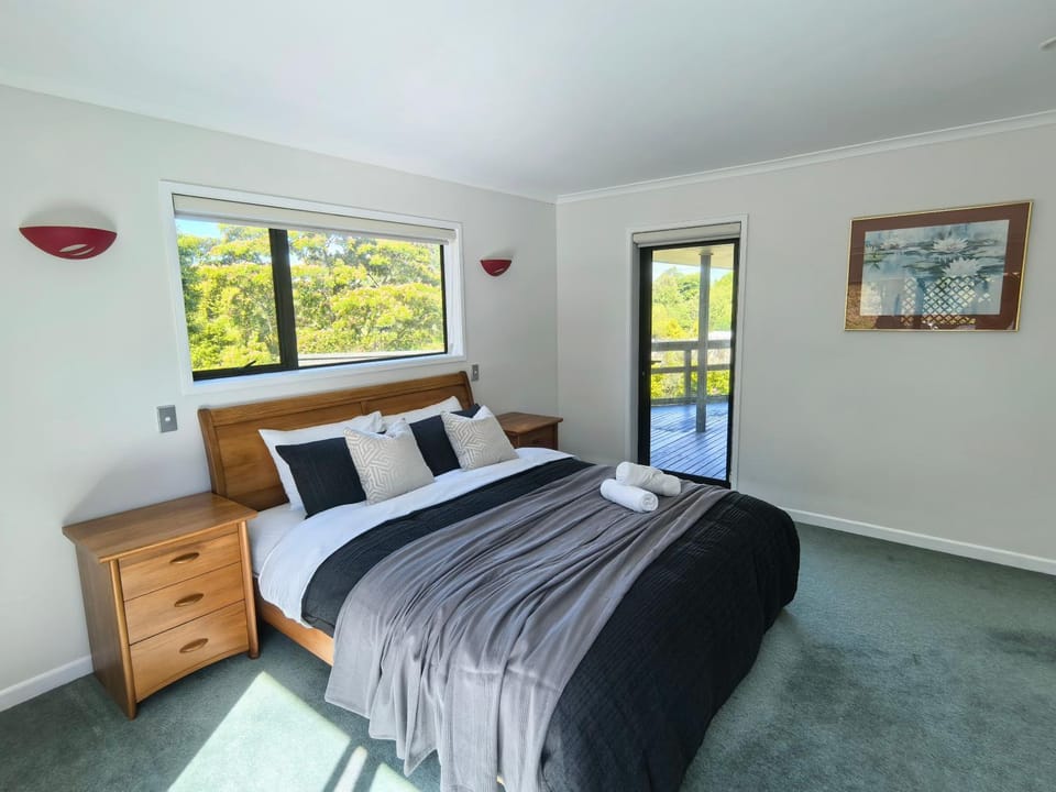 Private 4BR Family Retreat with Huge Garden near Lake Rotorua House in Rotorua