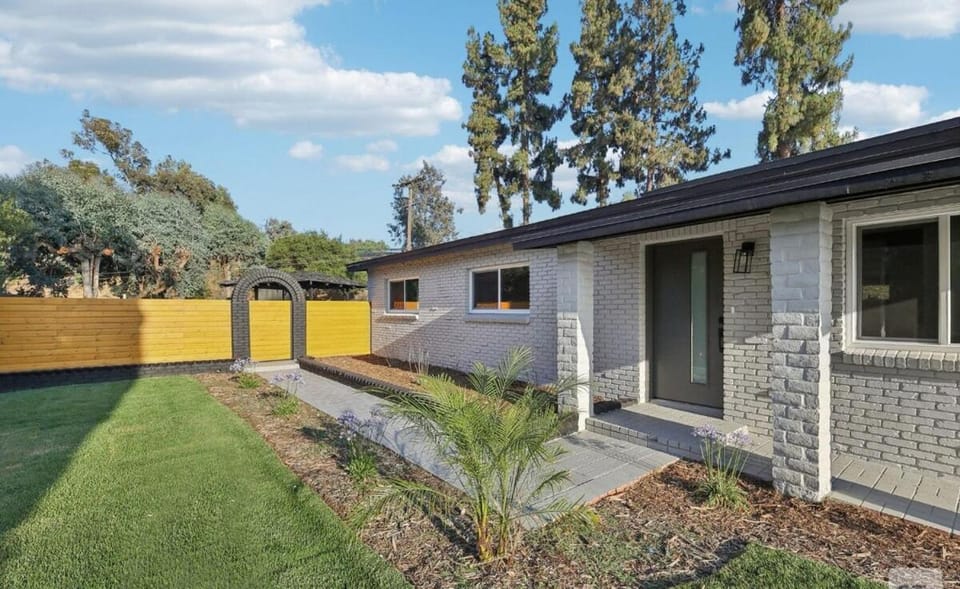 Half ACRE Lux Pool SPA with FIREPIT ARCADE Grill Sleeps 40 Villa in Southern California