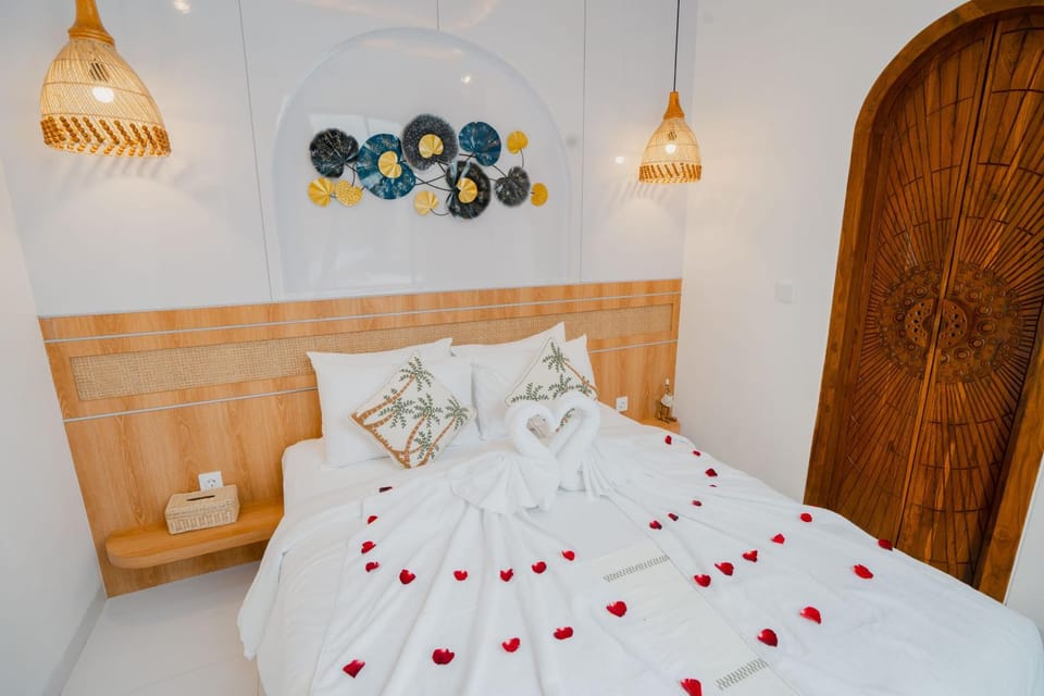 Bed, towels